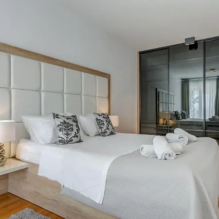 Beachfront Holiday Apartment *
